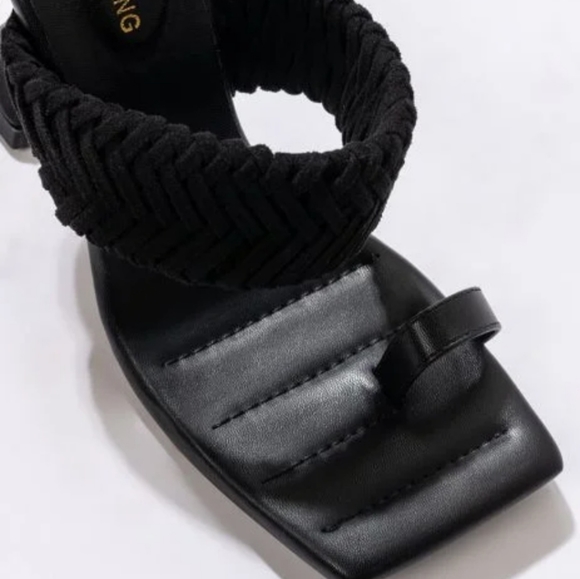 A SLIPPERS - Picture 4 of 5